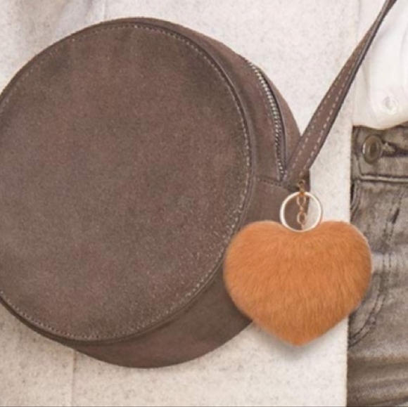 🧡puff ball key chain - Picture 3 of 4